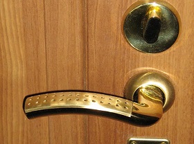 Замена дверной ручки входной двери в Калуге